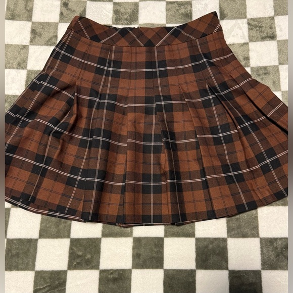 Aritzia sunday best olive skirt - Picture 2 of 6